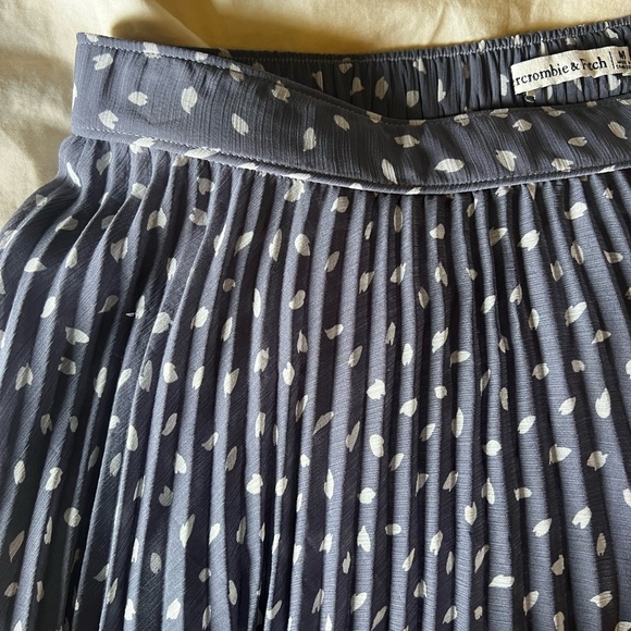 Abercrombie midi pleated skirt size M - Picture 4 of 4